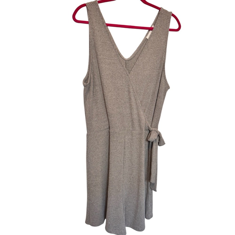 NWT Gray Sleeveless V-Neck Romper